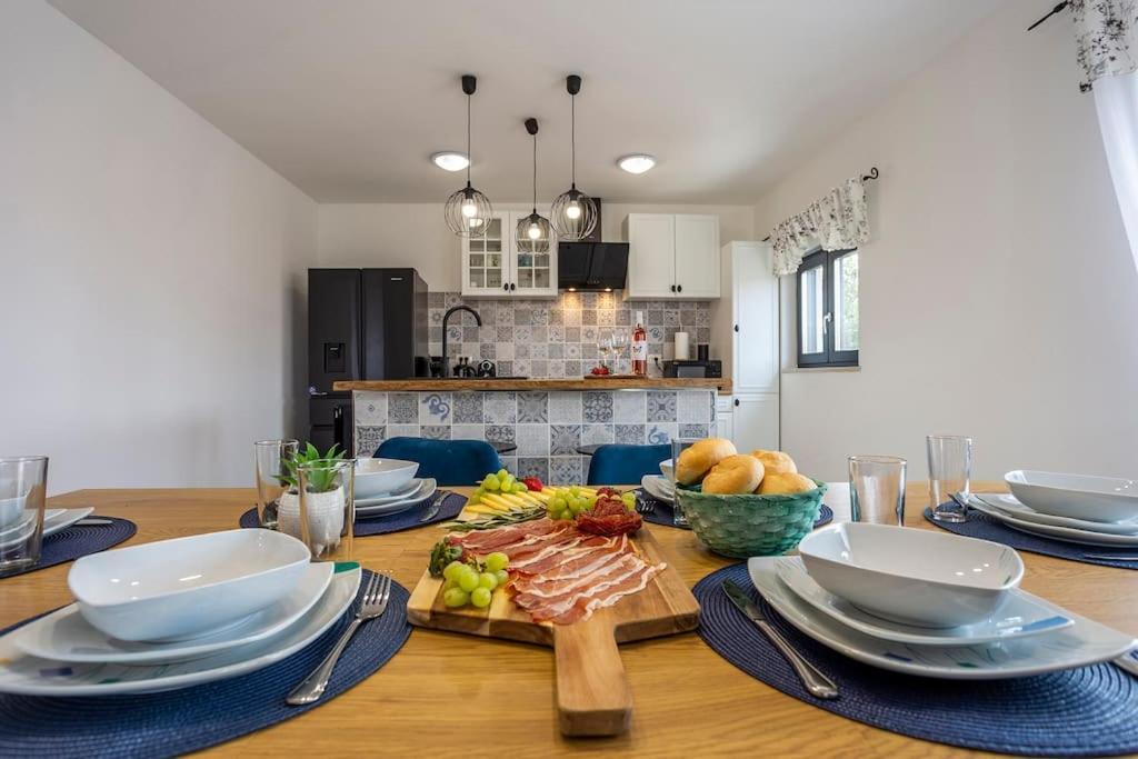 Willa House With Pool Poli Stare Nuoni Žminj Zewnętrze zdjęcie